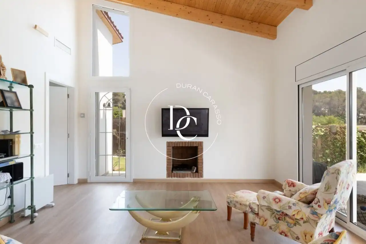 Living room of Houses for sale in Sant Pere de Ribes  with Air Conditioner, Heating and Private garden