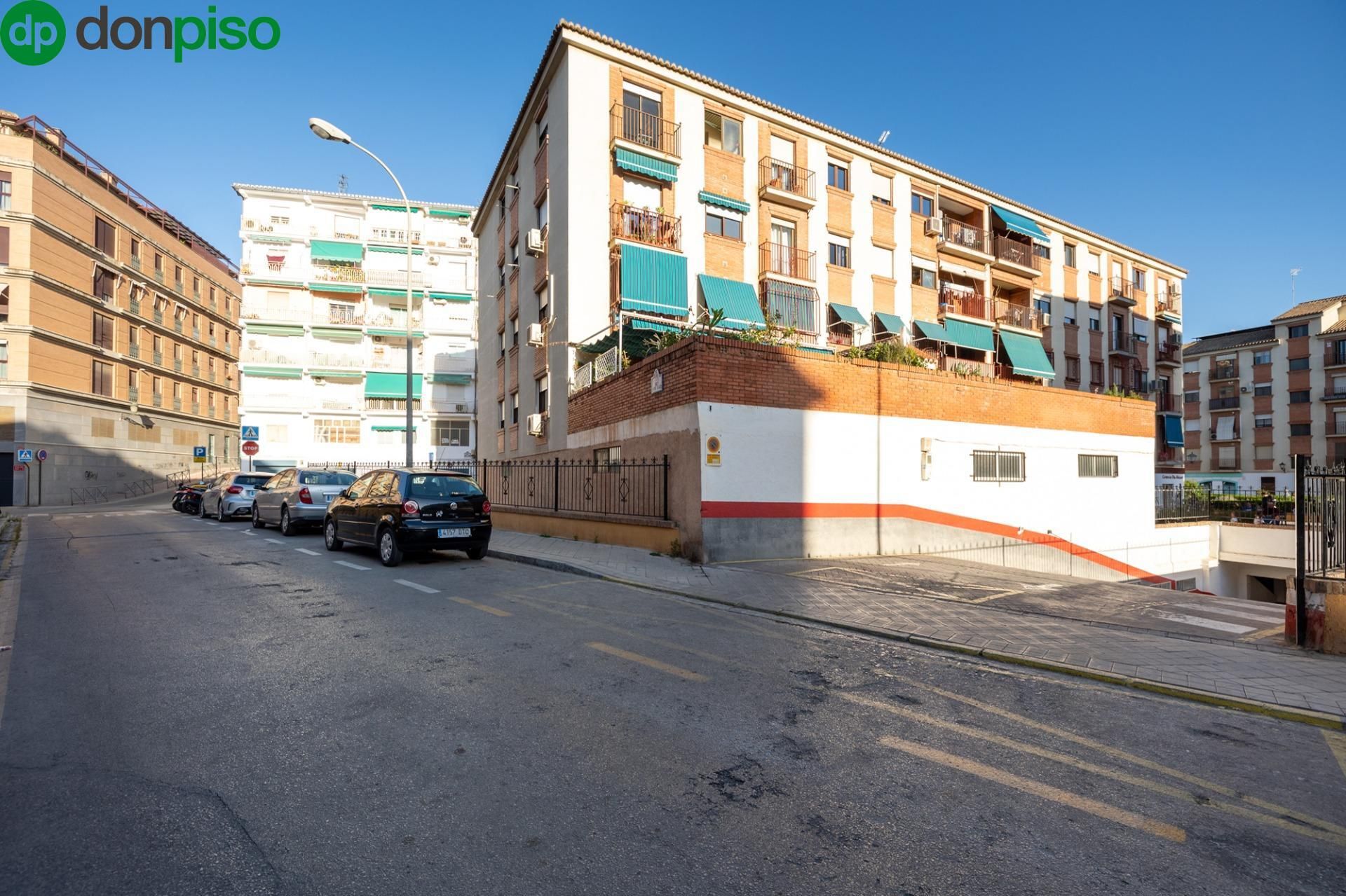 Vista exterior de Garatge en venda en  Granada Capital