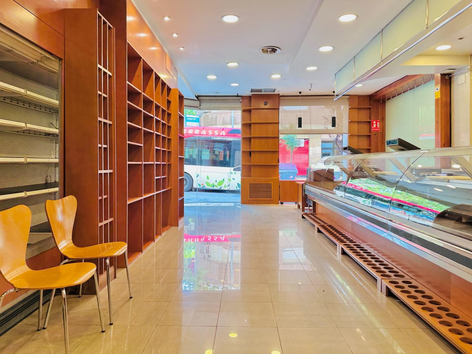 Geschaftsraum zur Miete in Terrassa mit Klimaanlage und Möbliert