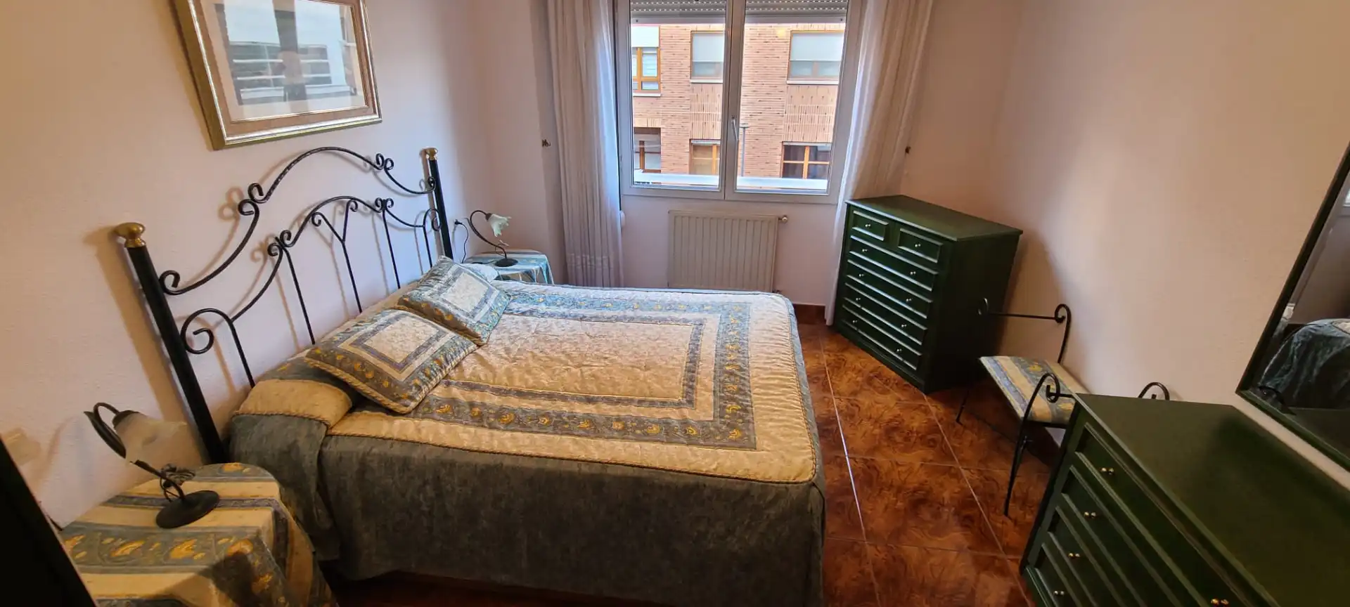 Habitación de Piso de alquiler en Gijón  con Calefacción y Amueblado