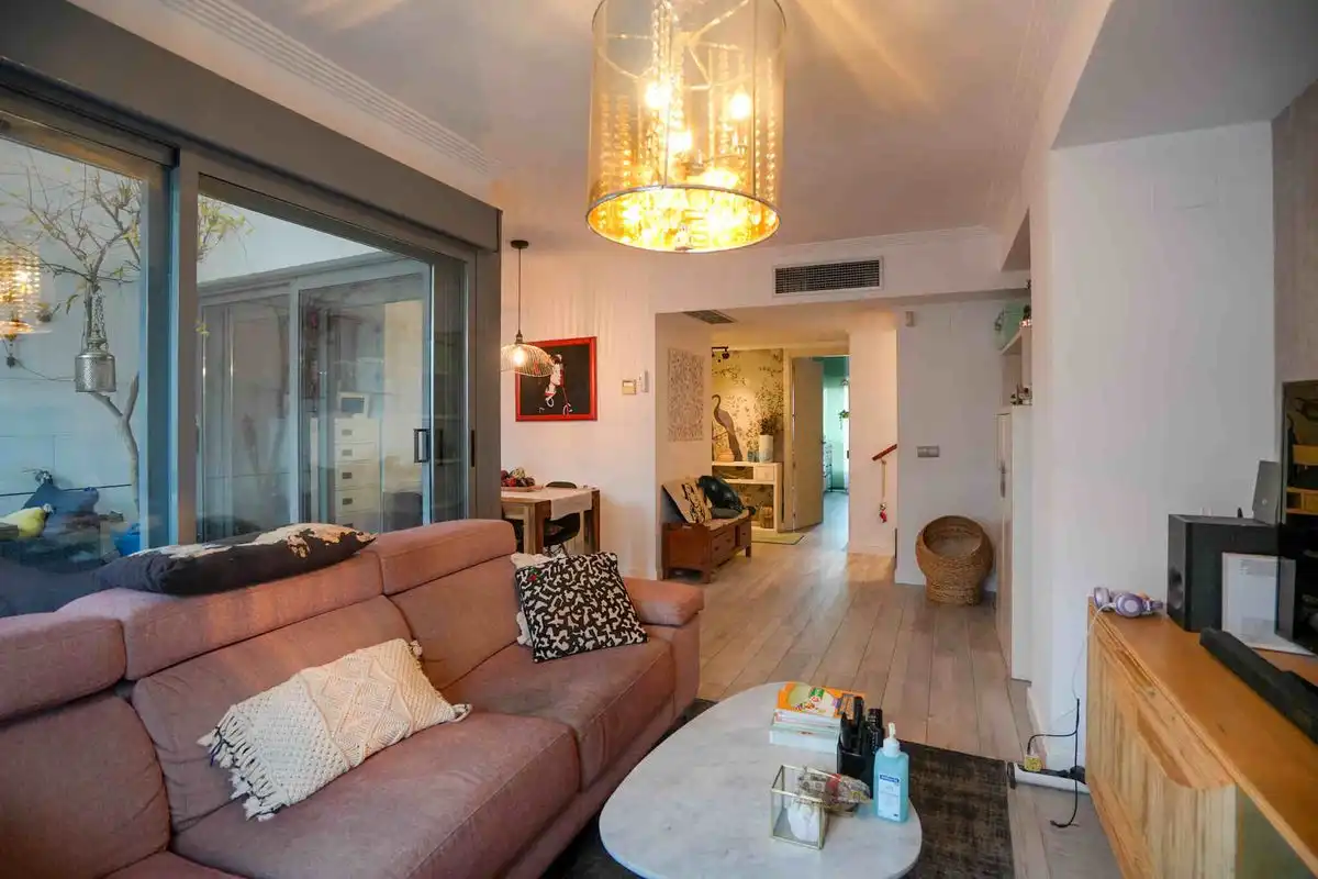 Sala d'estar de Àtic en venda en Madrid amb Aire condicionat, Calefacció i Jardí privat