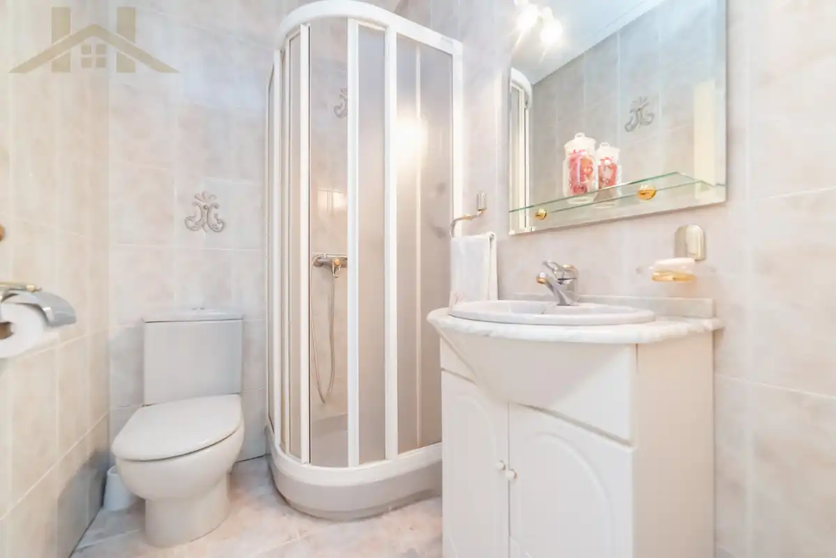 Bathroom of Country homes for sale in Ciempozuelos  with Private garden, Storage room and Swimming Pool