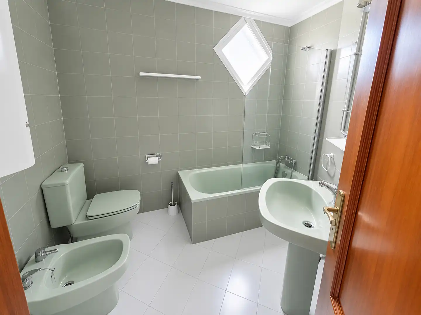 Bathroom of Duplexes for rent in Santander  with Storage room, Furnished and Oven