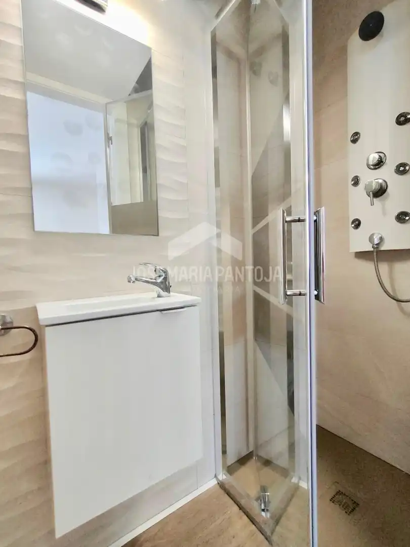 Baño de Casa adosada en venta en Jerez de la Frontera con Aire acondicionado, Calefacción y Jardín privado