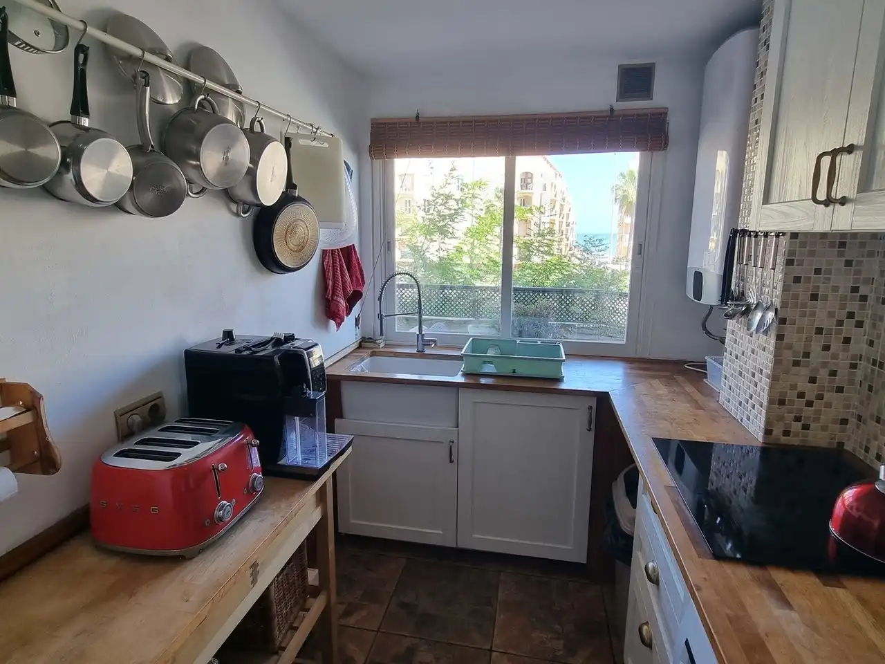 Cuina de Apartament en venda en Manilva amb Terrassa i Piscina