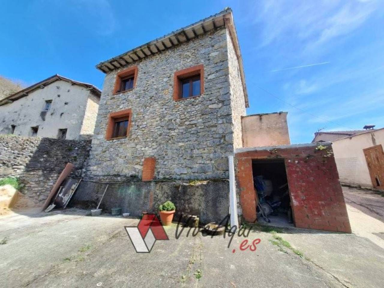 Exterior view of House or chalet for sale in Bimenes  with Heating, Private garden and Parquet flooring