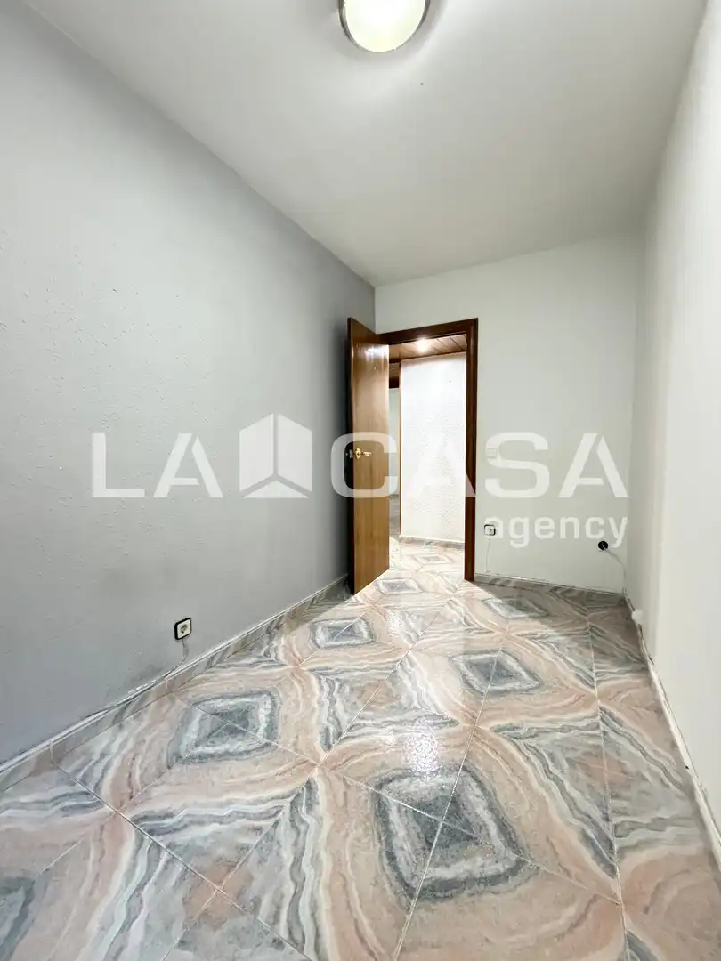 Flat for sale in Santa Coloma de Gramenet  with Balcony