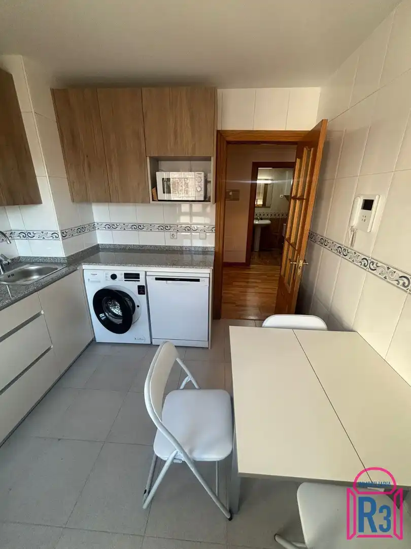 Cocina de Apartamento de alquiler en León Capital  con Calefacción, Terraza y Trastero