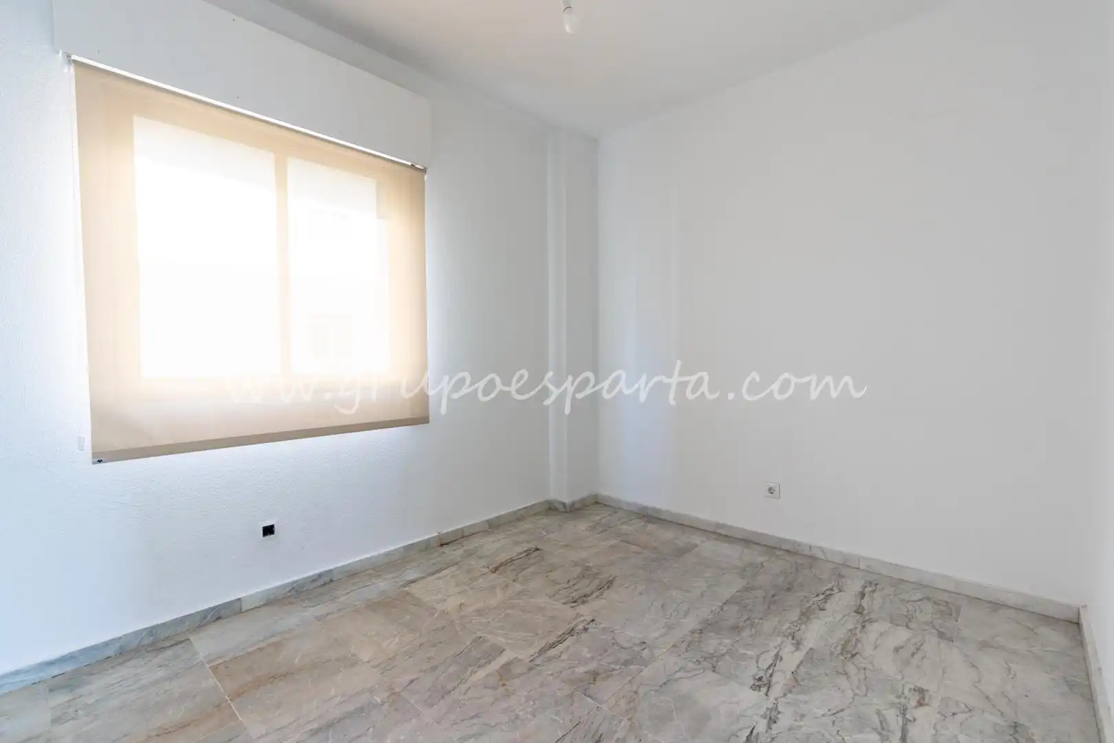 Bedroom of Flat for sale in Sevilla  with Air Conditioner and Balcony