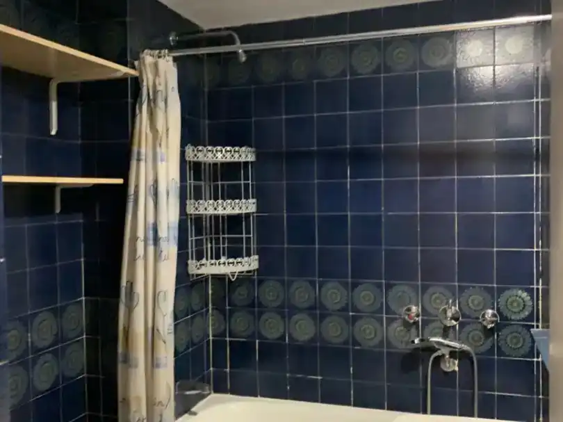 Bathroom of Study for rent in  Madrid Capital  with Air Conditioner and Balcony