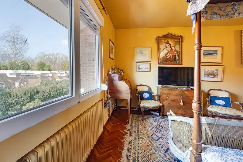 Dormitori de Casa adosada en venda en Madrid amb Calefacció, Jardí privat i Terrassa