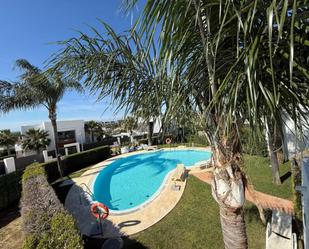 Piscina de Casa adosada de lloguer en Estepona amb Aire condicionat, Calefacció i Terrassa