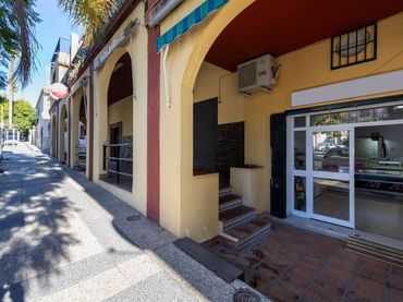 Local comercial en venda a Avenida de Enrique Martín Cuevas 6