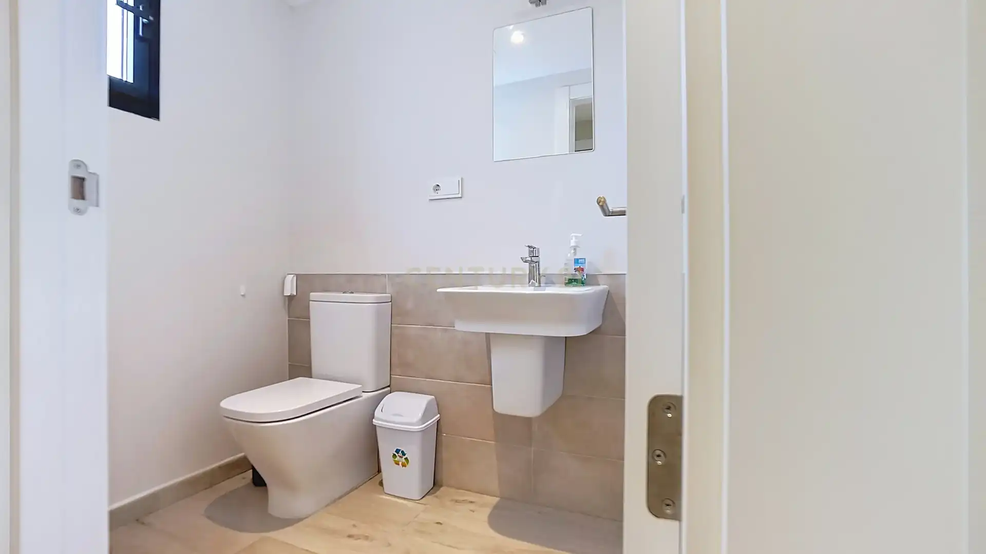 Baño de Casa adosada de alquiler en Fuengirola con Aire acondicionado, Trastero y Horno