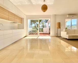 Living room of Apartment for sale in Marbella  with Air Conditioner, Terrace and Furnished