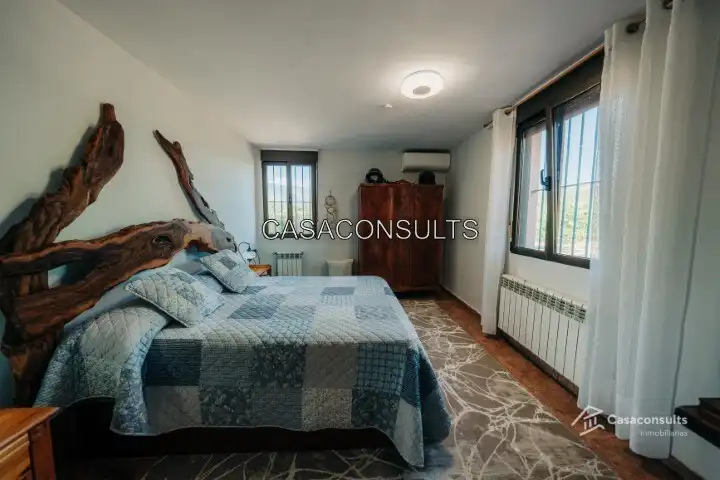 Dormitori de Casa o xalet en venda en Sierra Engarcerán amb Aire condicionat, Calefacció i Jardí privat