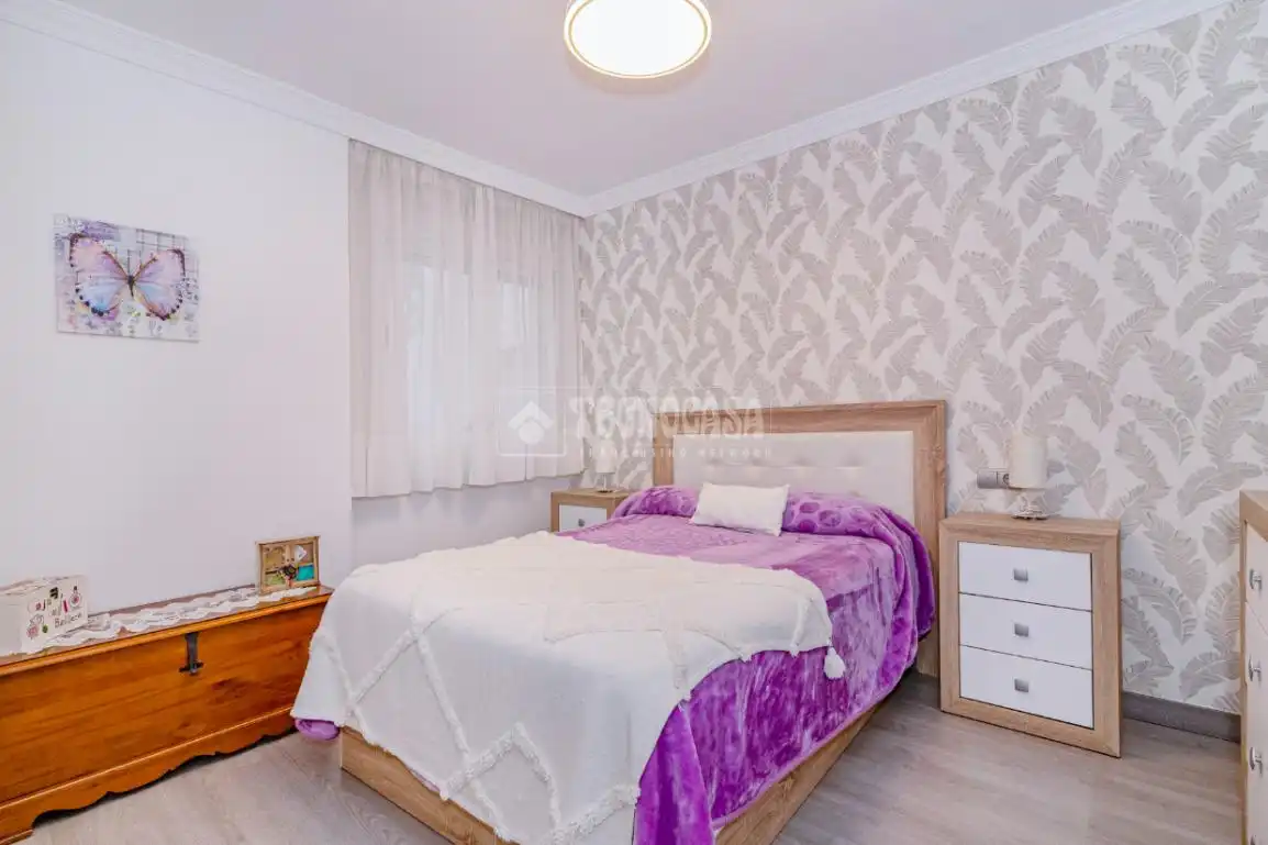 Bedroom of Flat for sale in Loja  with Air Conditioner, Parquet flooring and Balcony