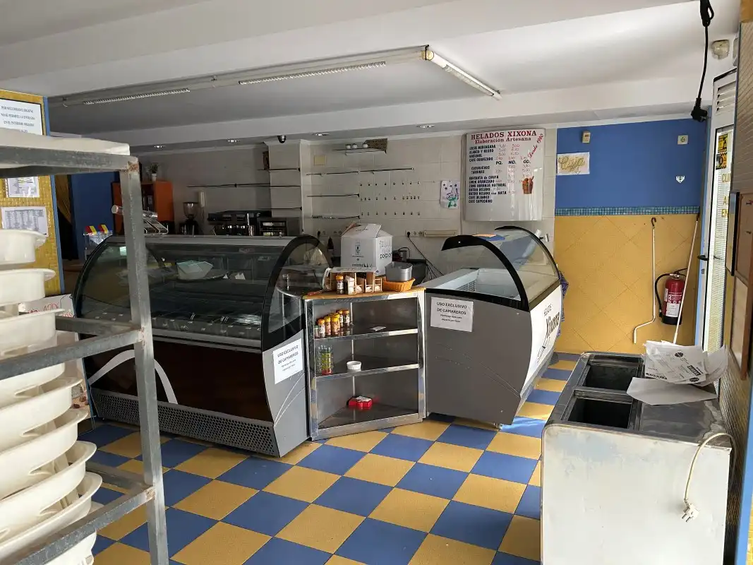 Local comercial en venda a Carrer M. Sanchis Guarner, imagen 2