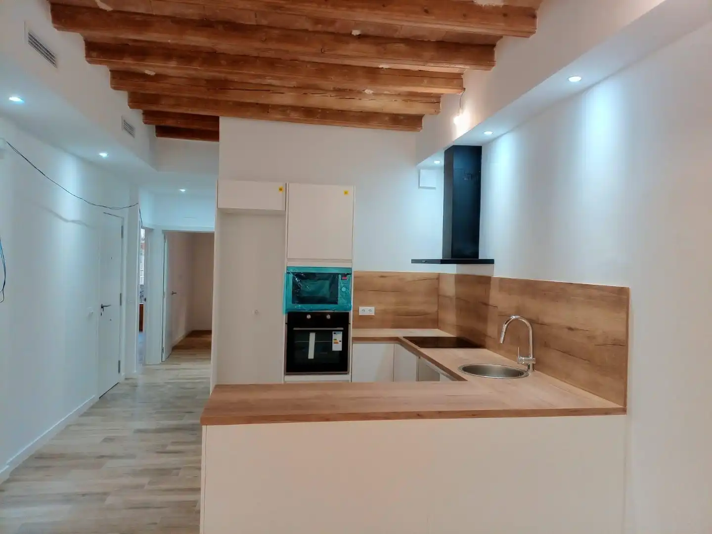 Cuina de Pis en venda en Vilafranca del Penedès amb Parquet, Terrassa i Balcó