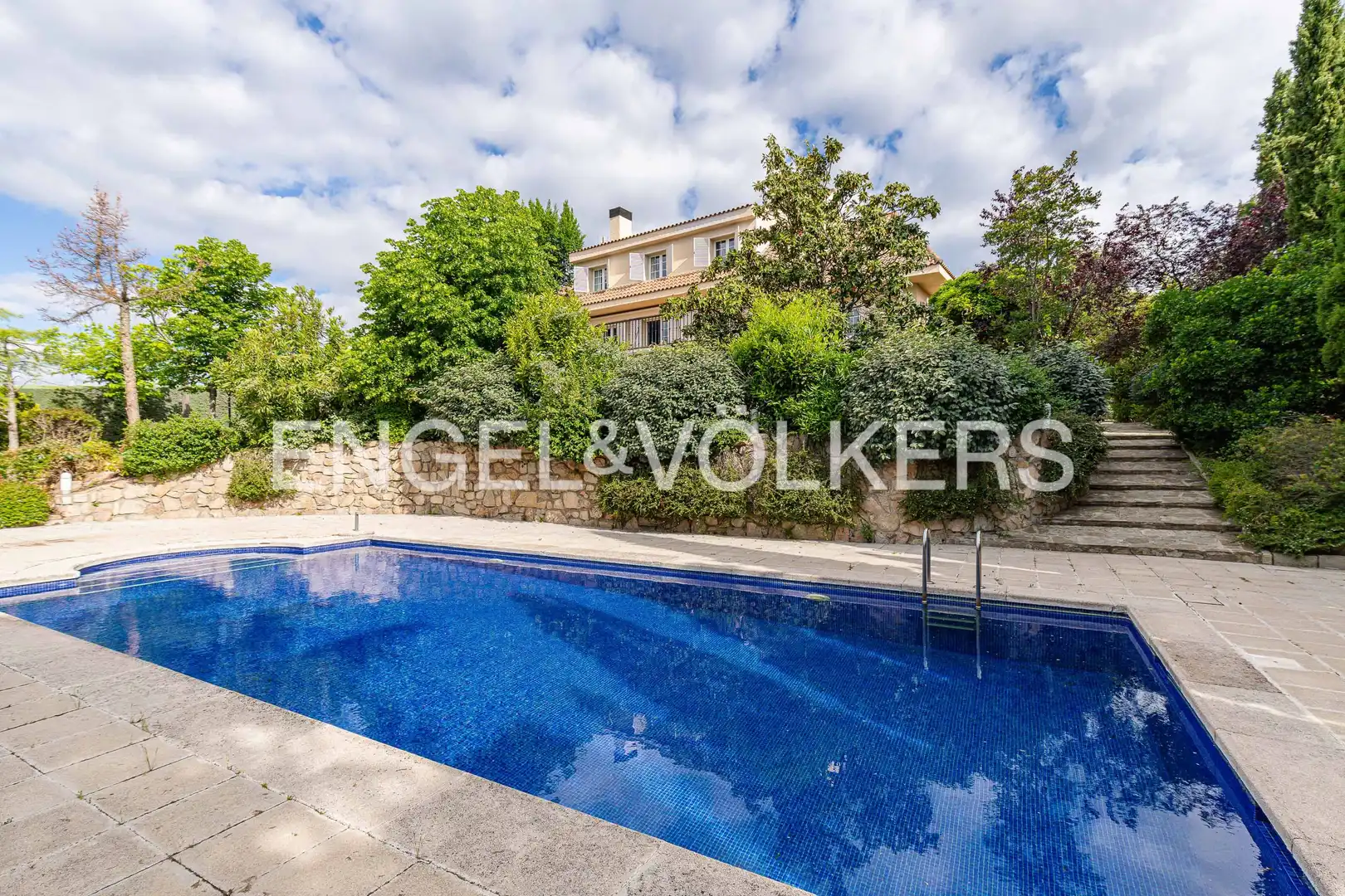 Piscina de Casa o xalet en venda en Torrelodones amb Calefacció, Jardí privat i Terrassa
