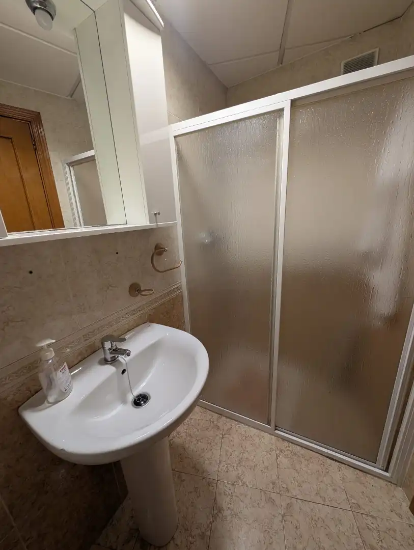 Bany de Dúplex de lloguer en Lucena amb Aire condicionat, Calefacció i Terrassa
