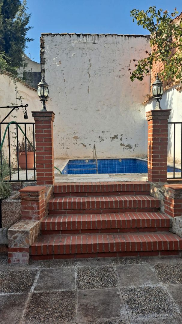 Piscina de Casa o xalet en venda en Úbeda amb Jardí privat, Piscina i Moblat