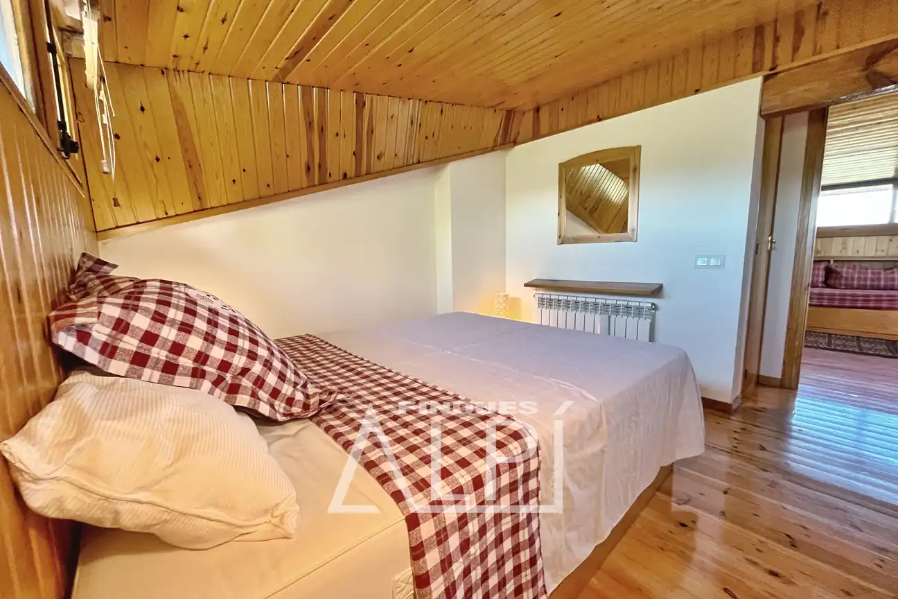 Bedroom of Detached homes for sale in Prats i Sansor  with Heating, Private garden and Parquet flooring
