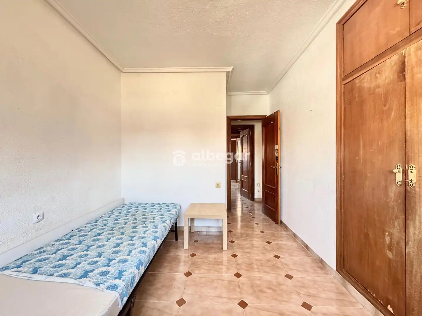 Habitación de Piso en venta en Valencia con Terraza, Trastero y Horno
