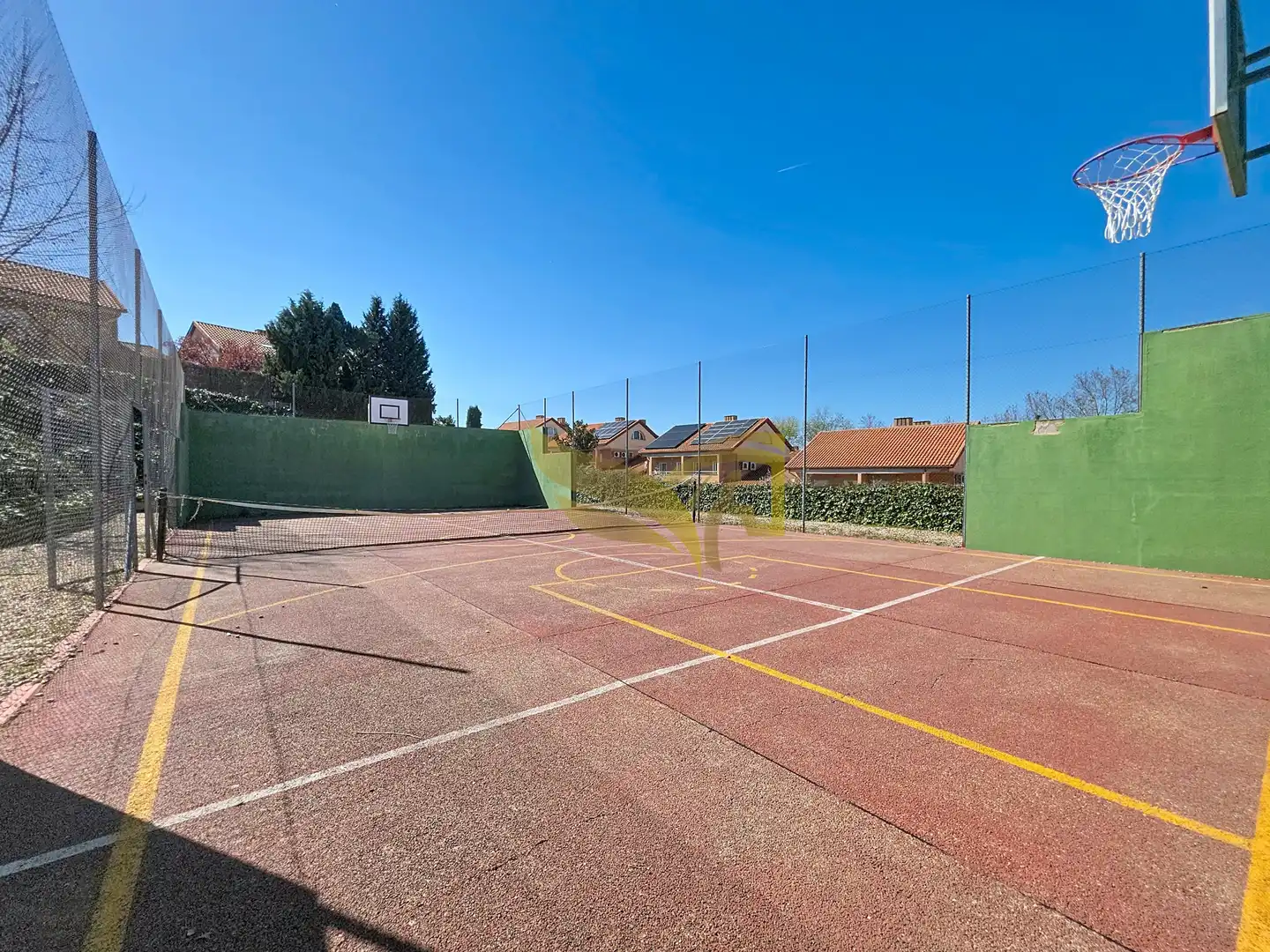 Parking de Casa adosada en venta en Aranjuez con Aire acondicionado, Calefacción y Jardín privado
