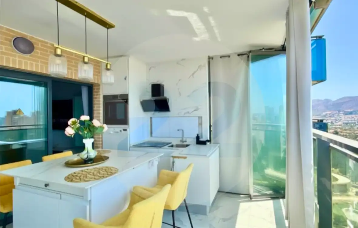 Cuina de Apartament de lloguer en Benidorm amb Aire condicionat, Terrassa i Piscina
