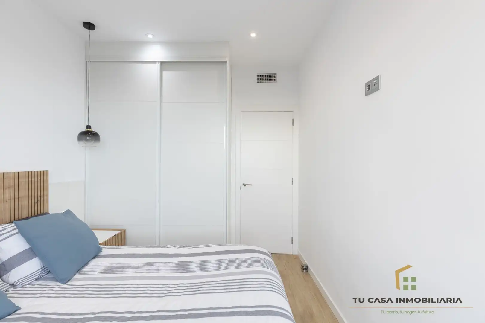 Schlafzimmer von Wohnung zum Verkauf in Badalona mit Klimaanlage und Heizung