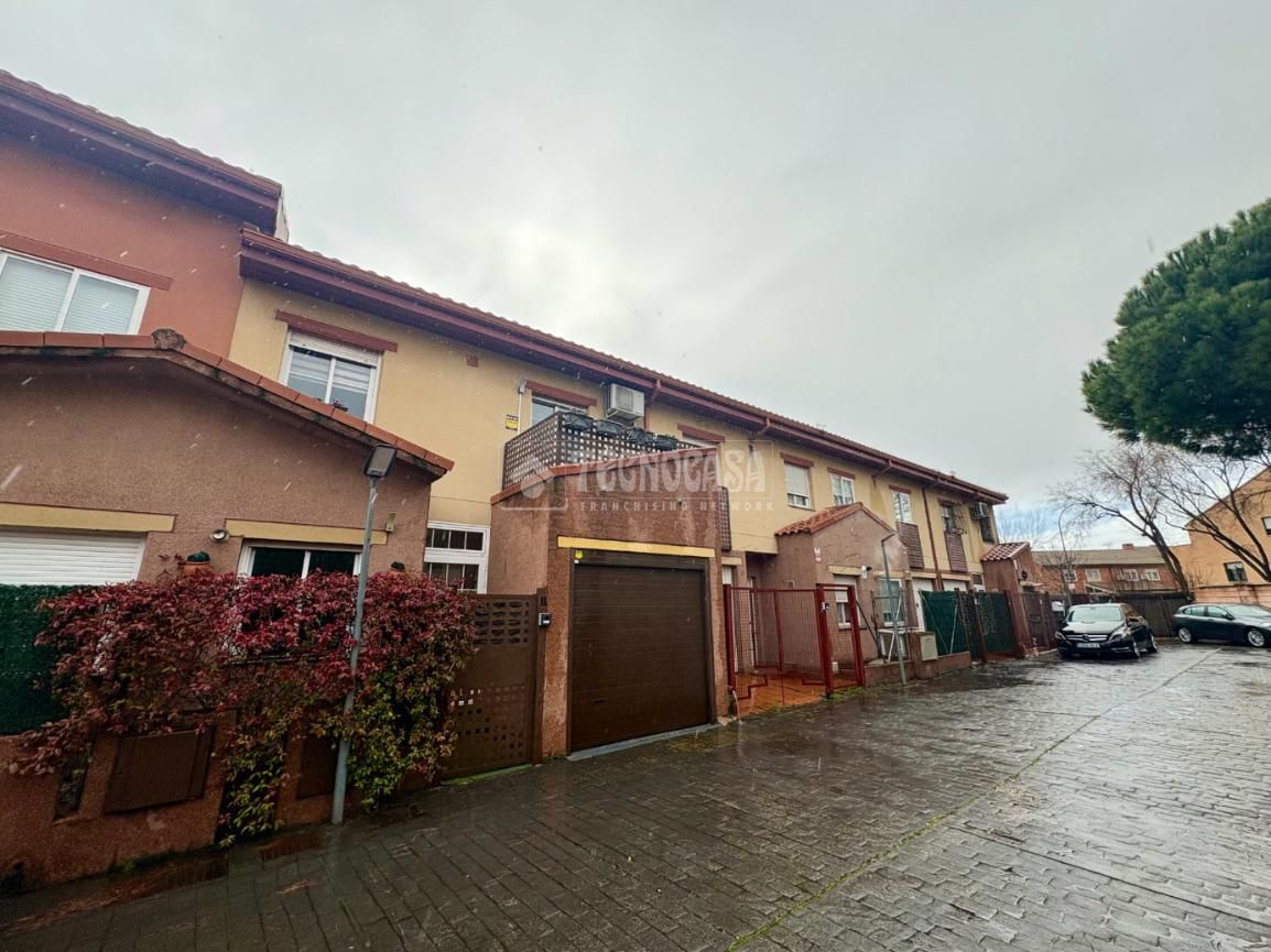 Exterior view of Single-family semi-detached for sale in Daganzo de Arriba  with Air Conditioner, Heating and Parquet flooring