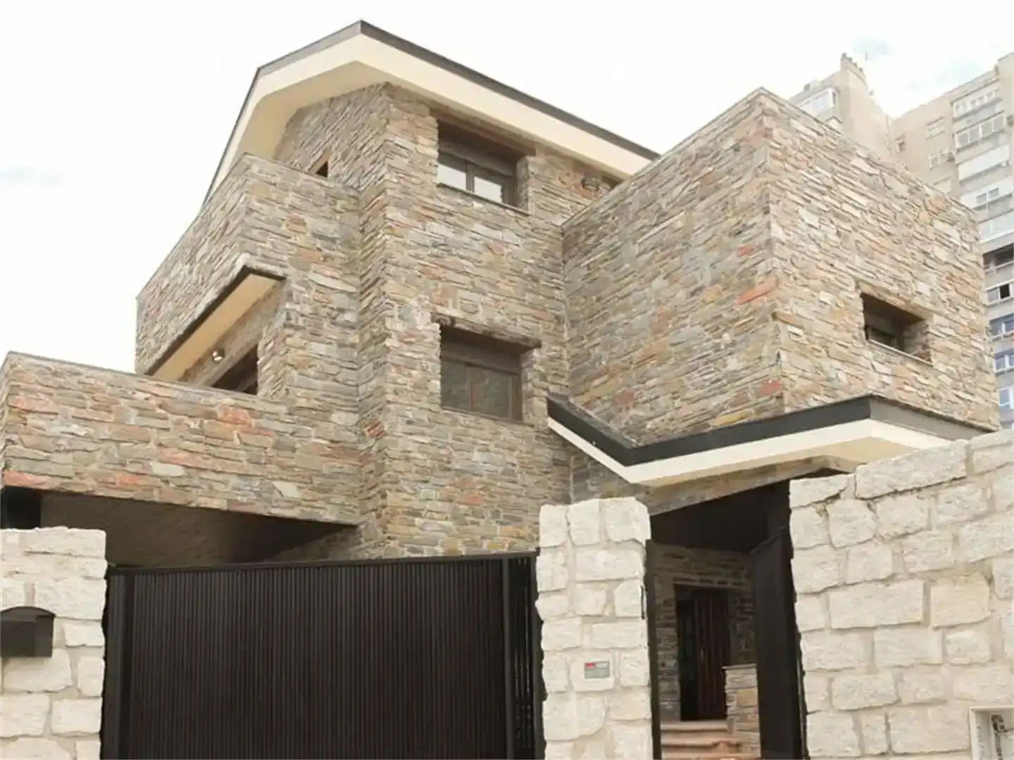Vista exterior de Casa o chalet en venta en  Madrid Capital con Aire acondicionado, Piscina y Balcón
