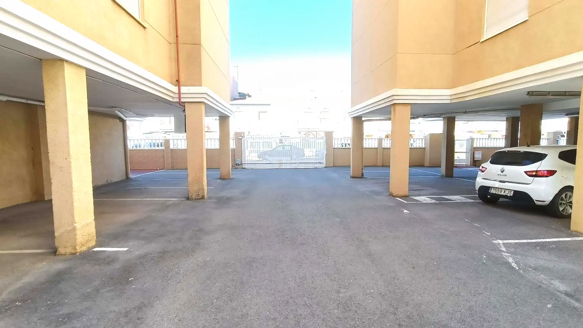 Parking of Houses for sale in Santa Pola  with Air Conditioner, Terrace and Storage room