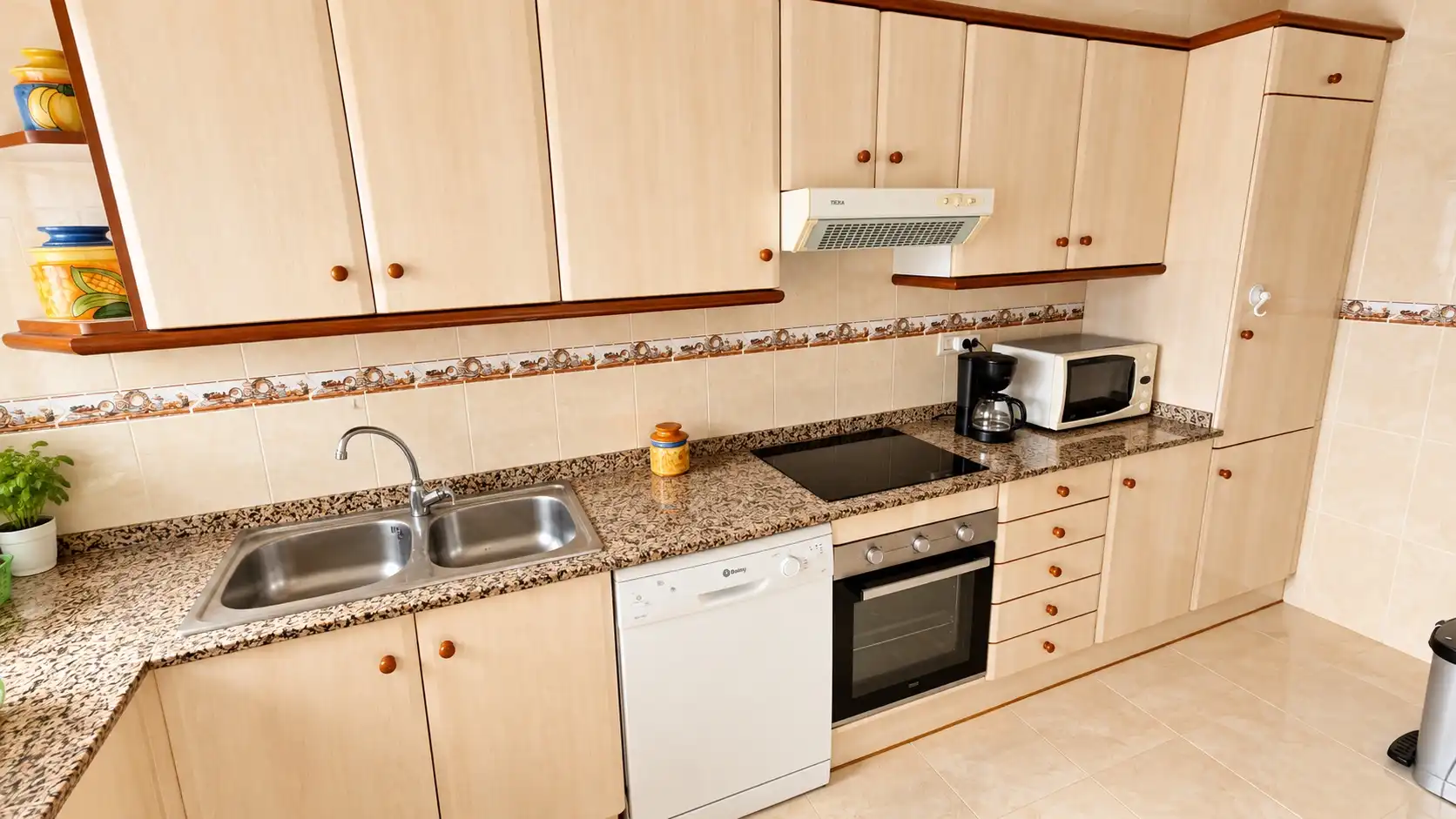 Kitchen of Apartments for sale in Miami Platja