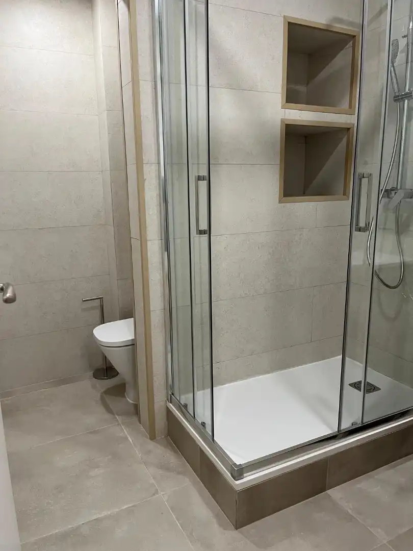 Bany de Local de lloguer en L'Hospitalet de Llobregat amb Aire condicionat, Calefacció i Parquet