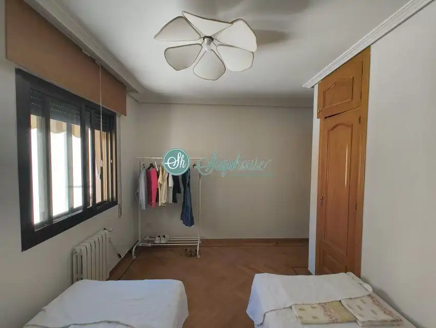 Habitación de Piso de alquiler en Segovia con Calefacción y Parquet
