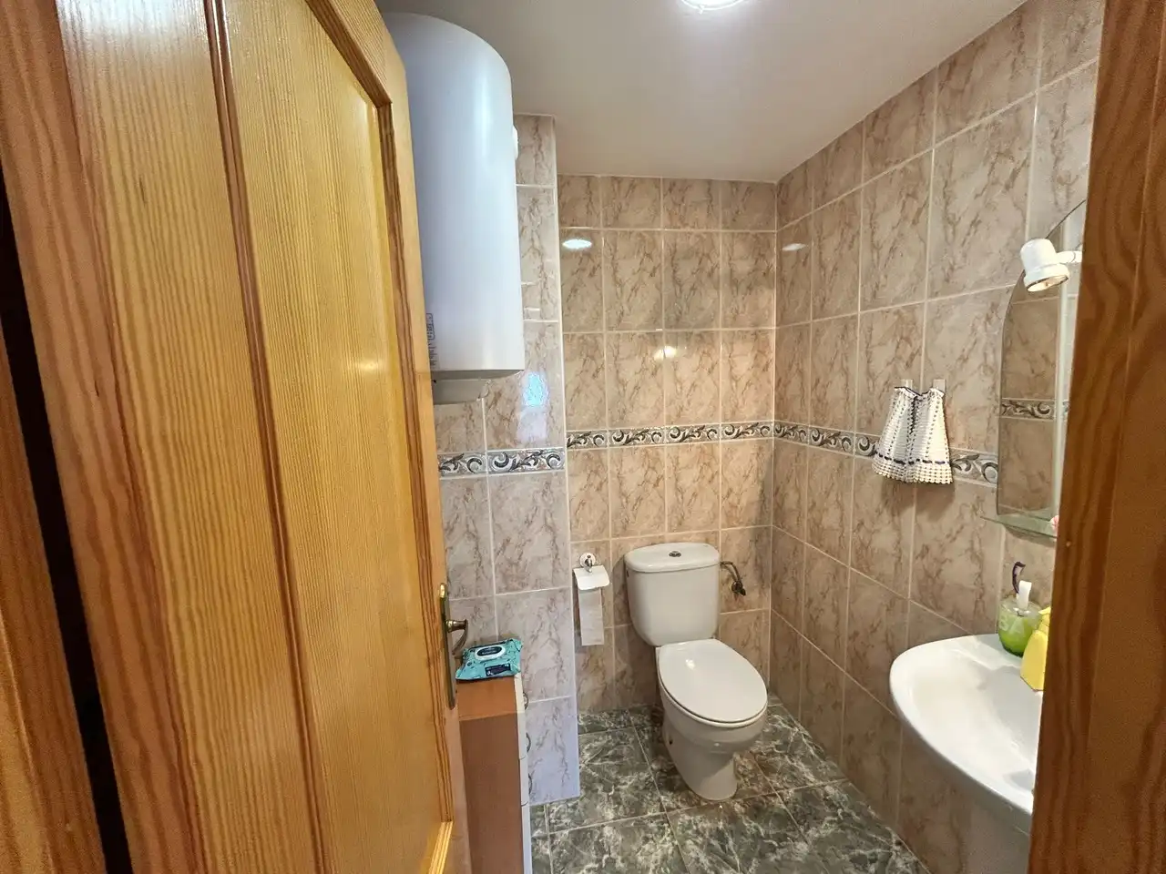Baño de Apartamento en venta en Miramar con Aire acondicionado, Terraza y Amueblado