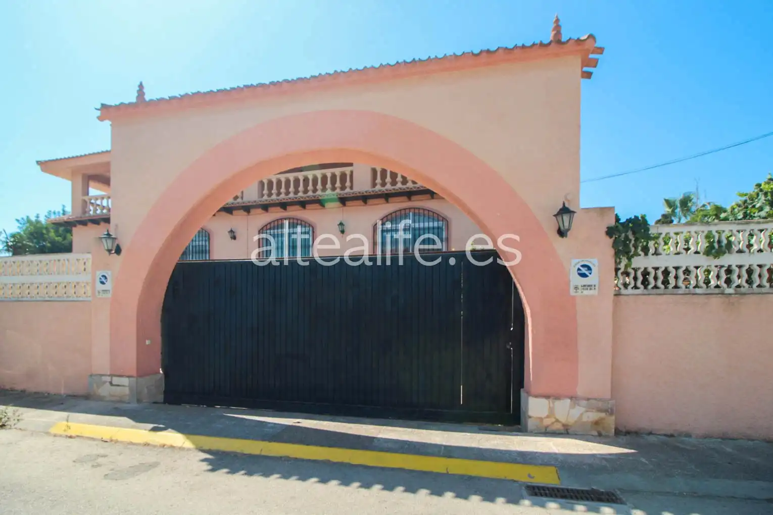 Vista exterior de Casa o chalet en venta en L'Alfàs del Pi con Aire acondicionado, Calefacción y Jardín privado