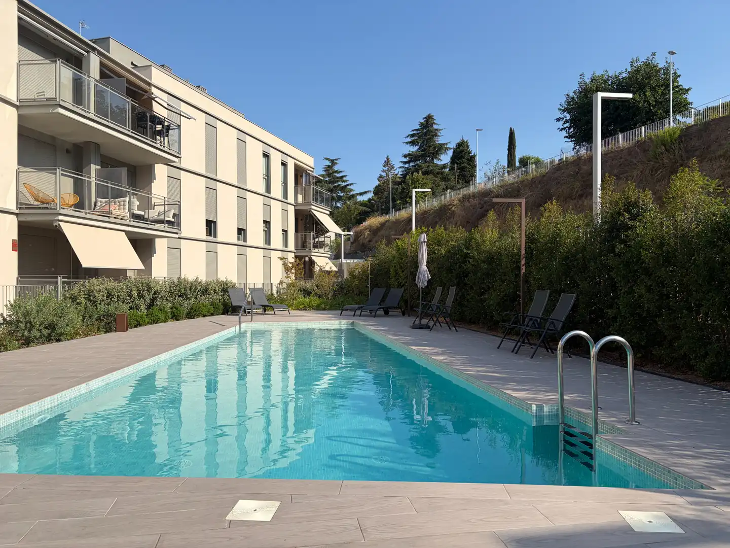 Swimming pool of Flat for rent in Tiana  with Air Conditioner, Heating and Parquet flooring