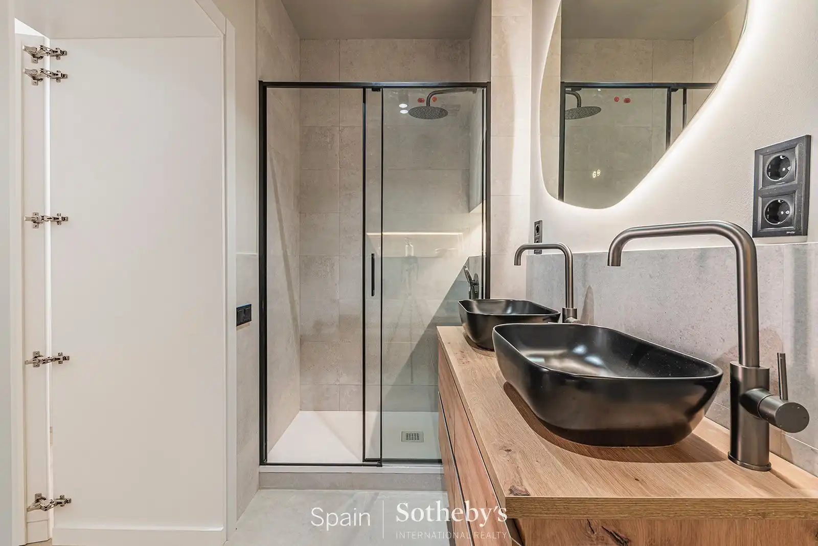 Bany de Apartament en venda en Barcelona amb Aire condicionat, Calefacció i Terrassa