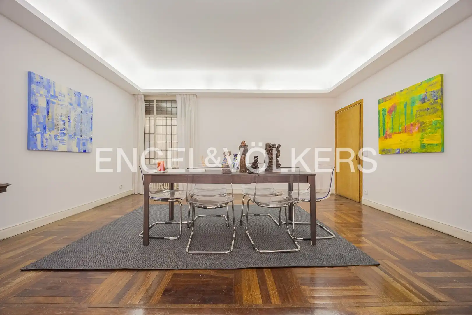 Comedor de Piso en venta en Bilbao  con Calefacción, Terraza y Trastero