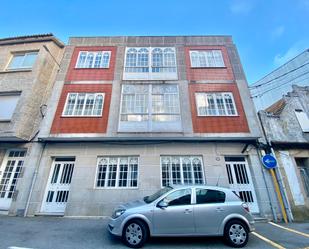 Vista exterior de Casa adosada en venda en O Grove   amb Jardí privat, Terrassa i Traster