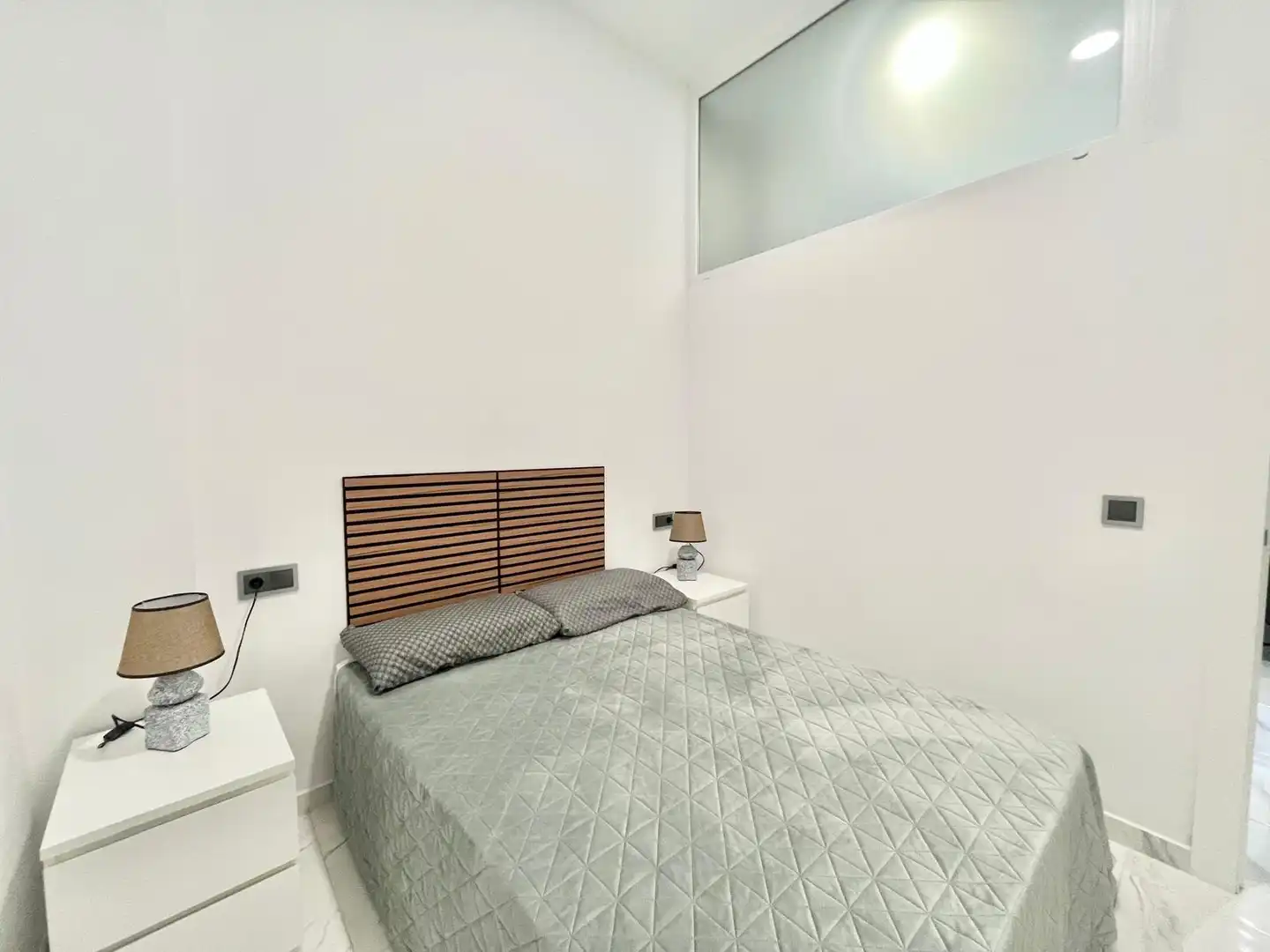 Habitación de Apartamento de alquiler en Torrevieja con Aire acondicionado, Calefacción y Terraza