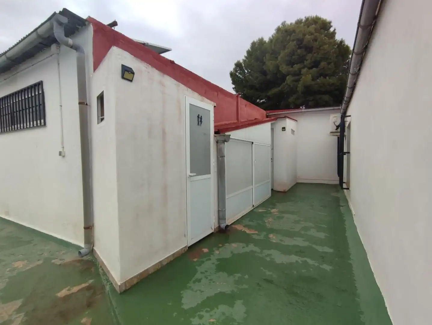 Vista exterior de Casa o xalet en venda en Elda amb Aire condicionat, Calefacció i Jardí privat