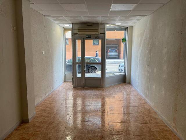 Local comercial en Venta en De Antonio De Leyva, 14 en Oliver