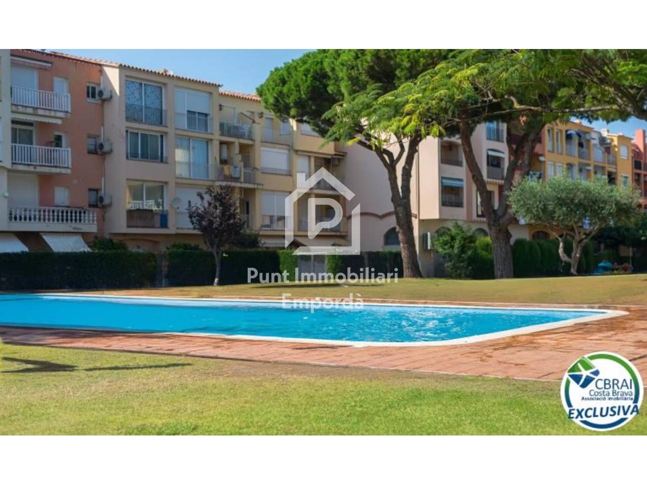 Piscina de Apartament en venda en Empuriabrava amb Aire condicionat, Terrassa i Moblat