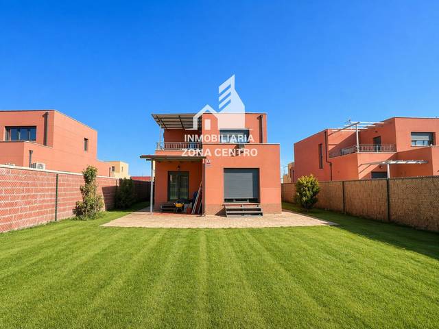 Casa-chalet en Venta en Ciudad Juventud en Grijota