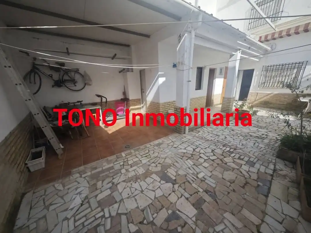 Vista exterior de Casa o xalet en venda en Écija amb Aire condicionat, Terrassa i Balcó
