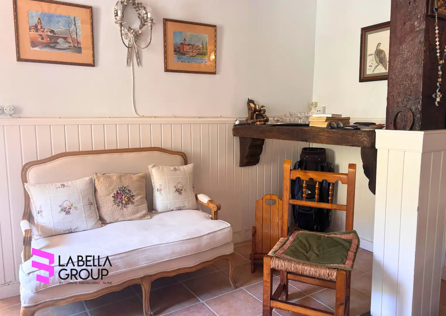 Sala d'estar de Finca rústica en venda en Pesaguero amb Calefacció, Jardí privat i Parquet
